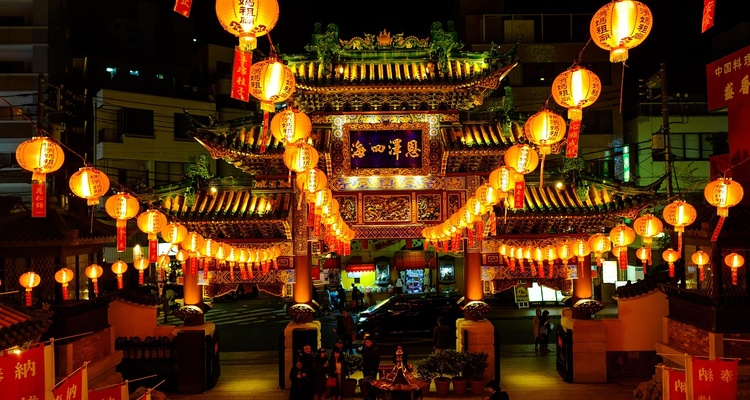 A SPASSO PER YOKOHAMA BY NIGHT