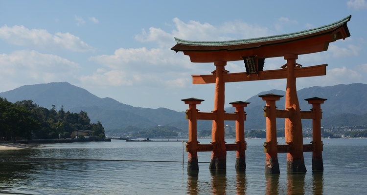 MINITOUR HIROSHIMA - MIYAJIMA & HIMEJI CASTLE
