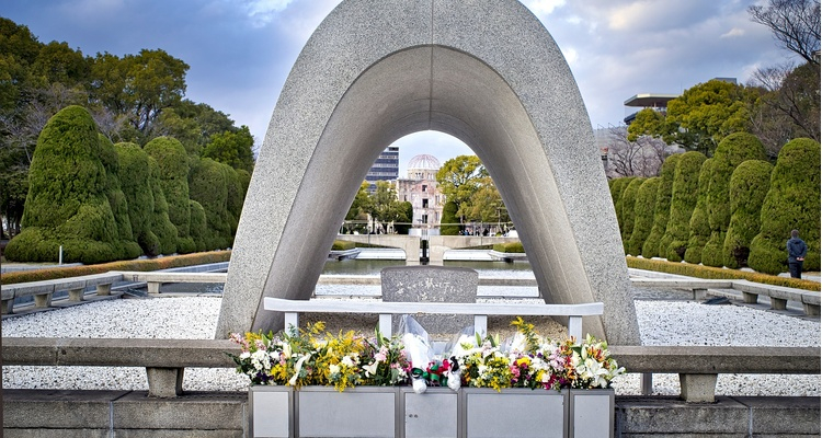 HIROSHIMA & MIYAJIMA WALKING TOUR 